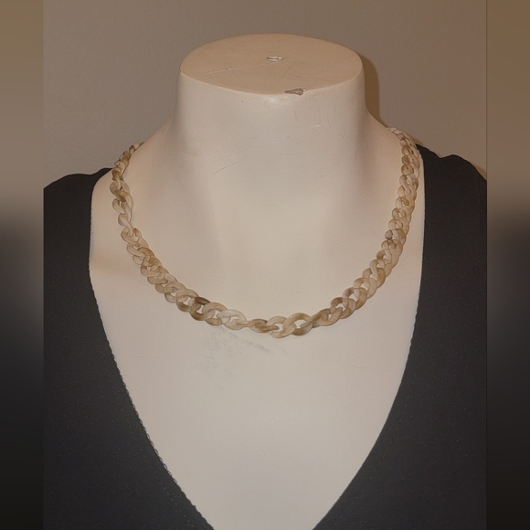 Tortoiseshell print chain necklace - Picture 3 of 3